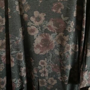 Agnes & Dora Floral Long Sleeve Top - Gray and Pink